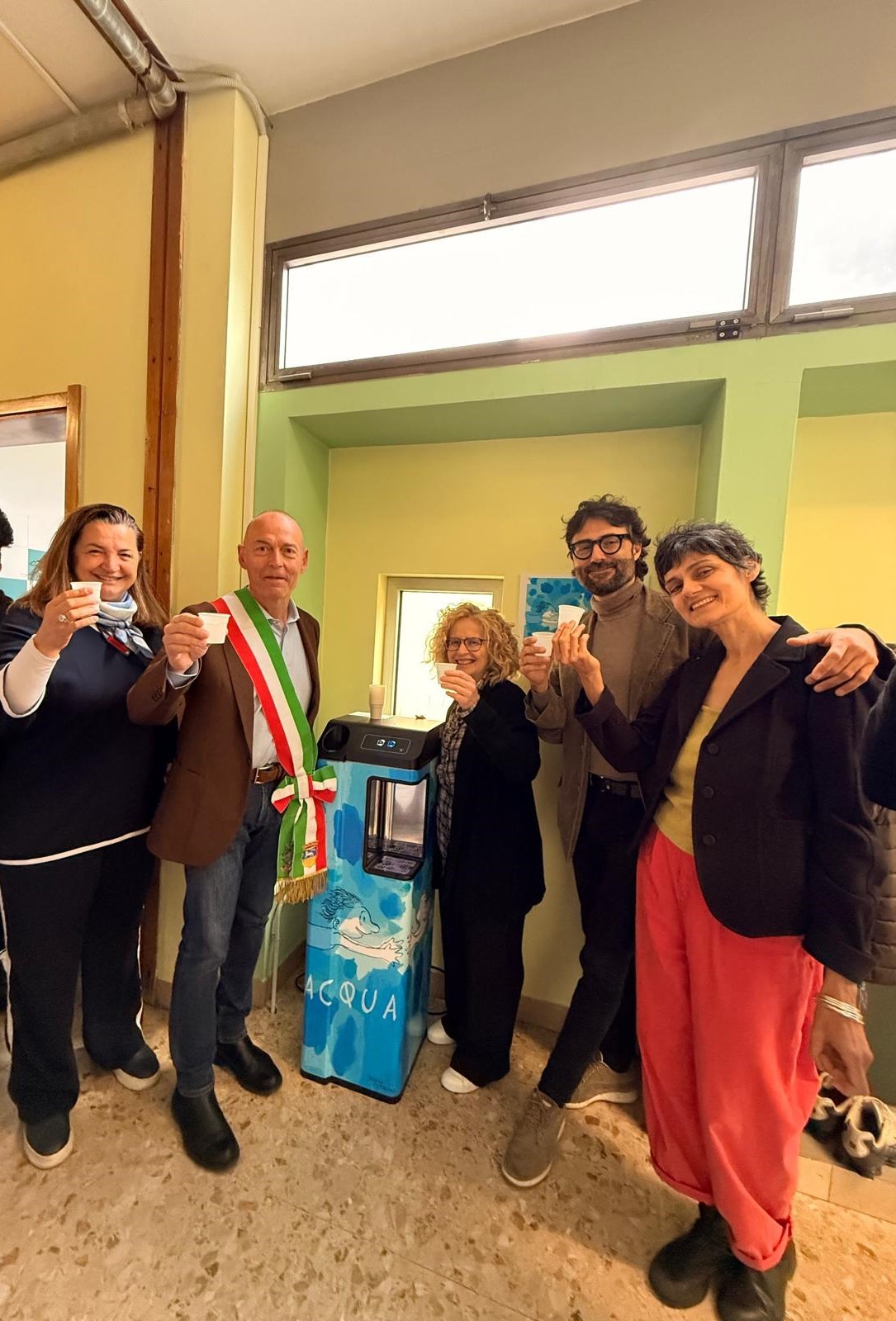 L’ironia di Sergio Staino veste i fontanelli d’arte installati in tutte le scuole e negli edifici pubblici (Fonte foto Comune di Greve in Chianti)