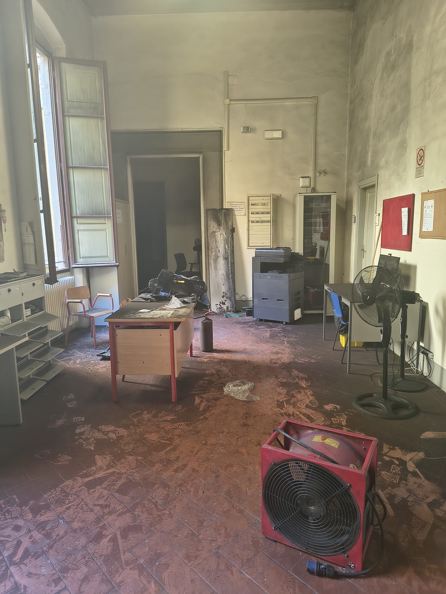 Incendio all'Istituto Macchiavelli-Capponi