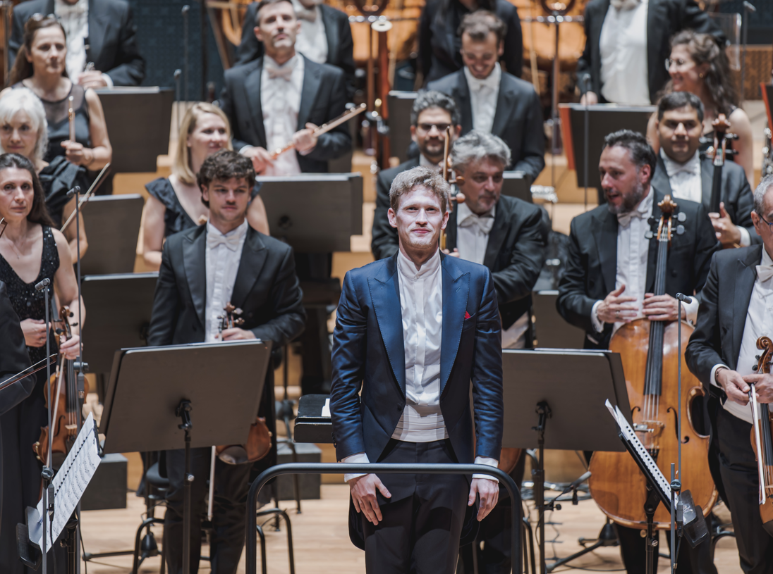 Thomas Guggeis dirige Franz Joseph Haydn e Anton Bruckner (Foto di Michele Monasta - Fonte comunicato Orchestra del Maggio Musicale Fiorentino)