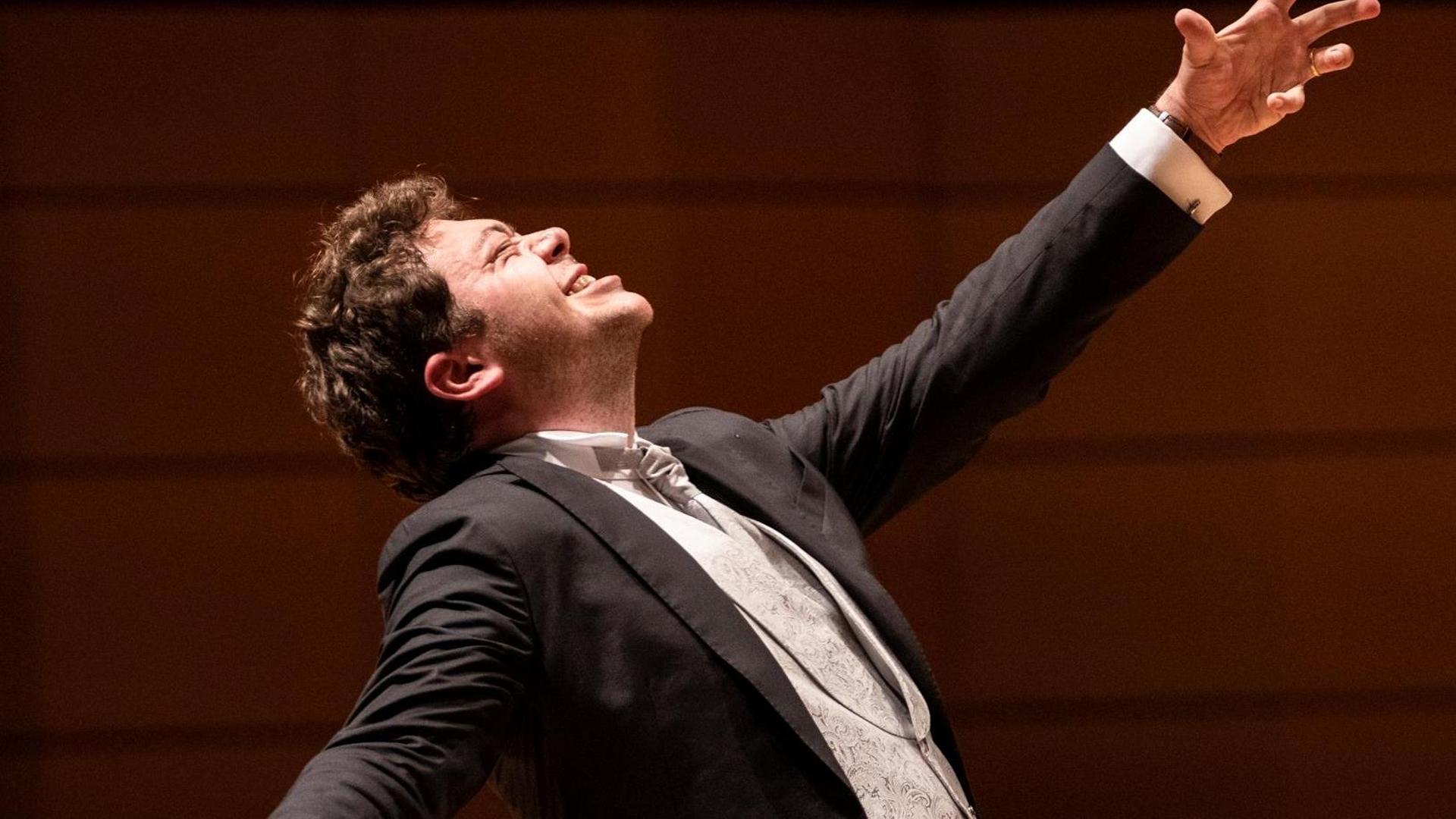 Il direttore Jacopo Brusa (Foto da comunicato Maggio Musicale Fiorentino)
