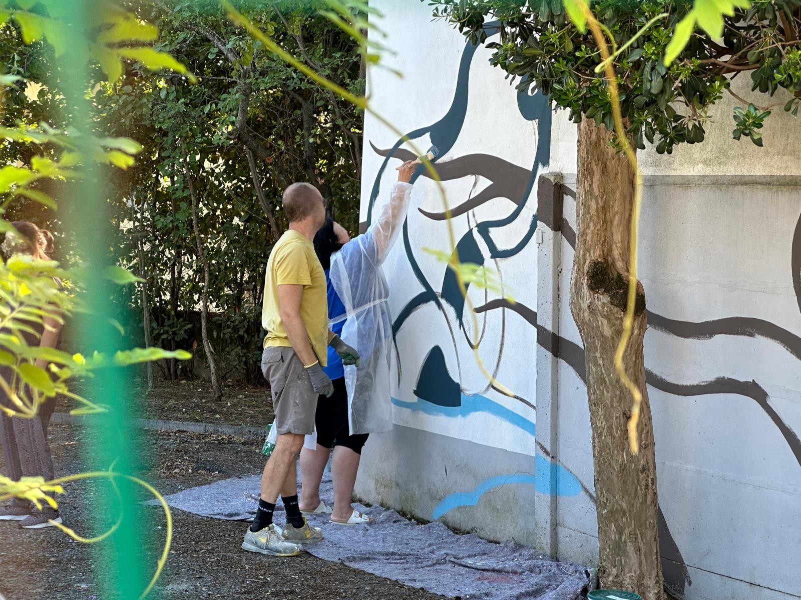Venti metri di murale sul muro del Centro diurno a San Donnino