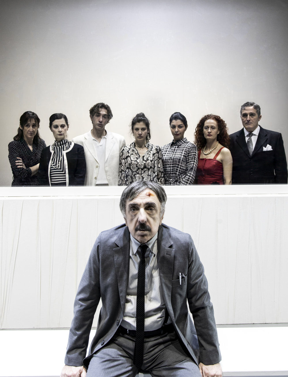 Il berretto a sonagli - cast (ph. Laila Pozzo - Fonte comunicato Teatro della Toscana)