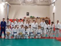 Foto di gruppo per gli atleti del judo che si sono contesi le medaglie (foto diffusa da Uisp Firenze)