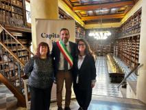 Il Sindaco Tommasi con l'assessore Benedetta Menichelli e la dirigente Maria Stella Rasetti (Foto da comunicato Comune di Pistoia)
