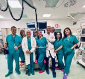 L&rsquo;équipe che ha effettuato la procedura all&rsquo;interno della sala operatoria (fonte foto comunica to Ausl Toscana Centro