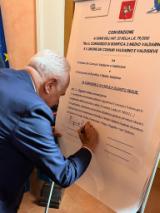 Giani firma la convenzione per la Sieve (fonte foto comunicato stampa)
