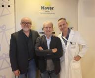 Un momento della firma dell'atto di donazione (Fonte foto ufficio stampa AOU Meyer IRCCS)