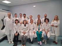 La nuova Tac con la drssa Ricupero e tutto il gruppo della Radiologia HP (Fpmte foto comunicato Ausl Toscana Centro)