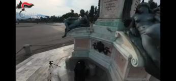 Artificere in verifica sulla bombola del gas rinvenuta al piazzale Michelangelo (Frame da video Carabinieri)