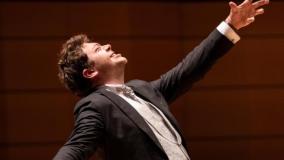 Il direttore Jacopo Brusa (Foto da comunicato Maggio Musicale Fiorentino)